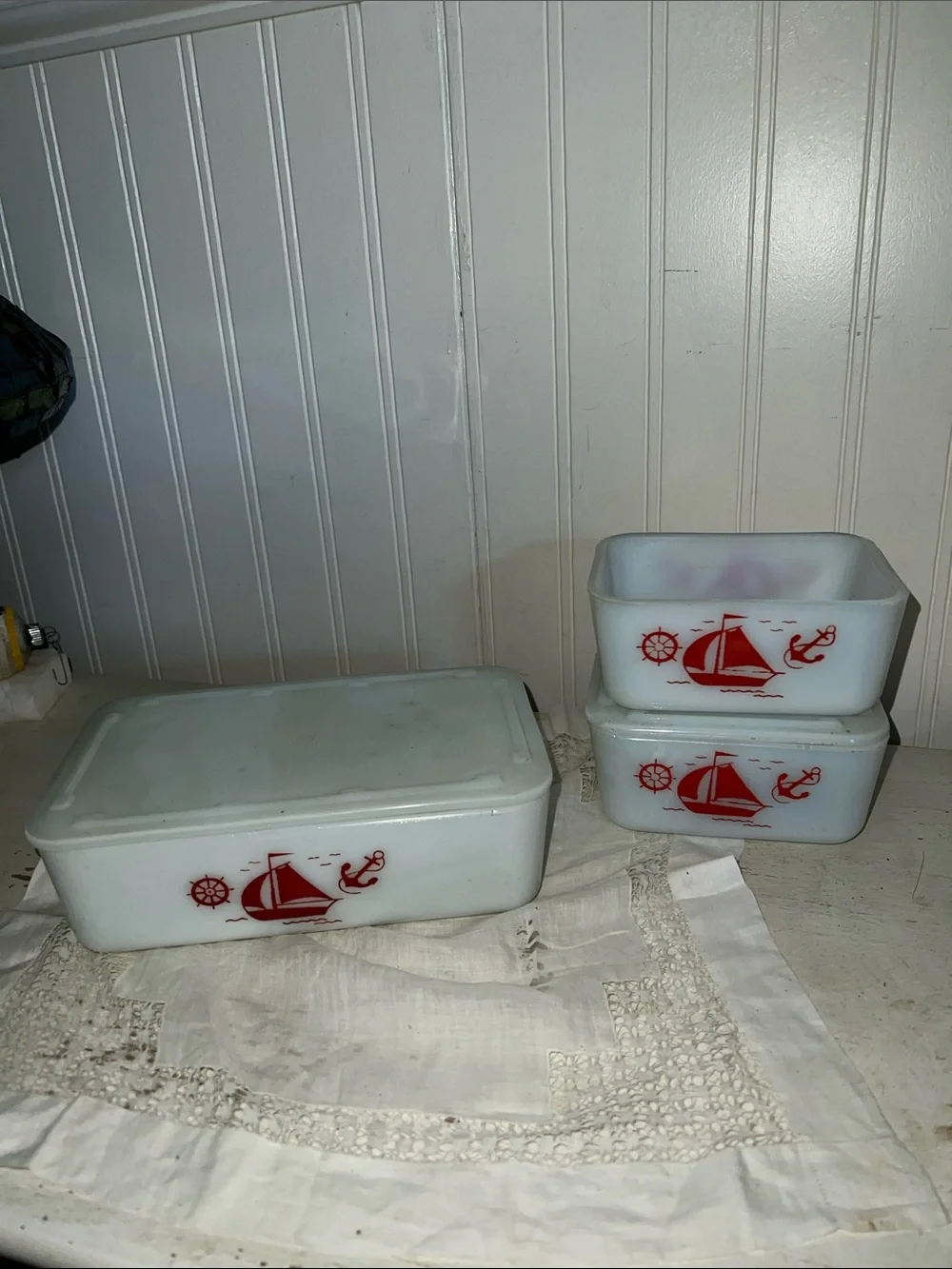 Set Vintage McKee milk glass red ship casserole & small refrigerator dishes